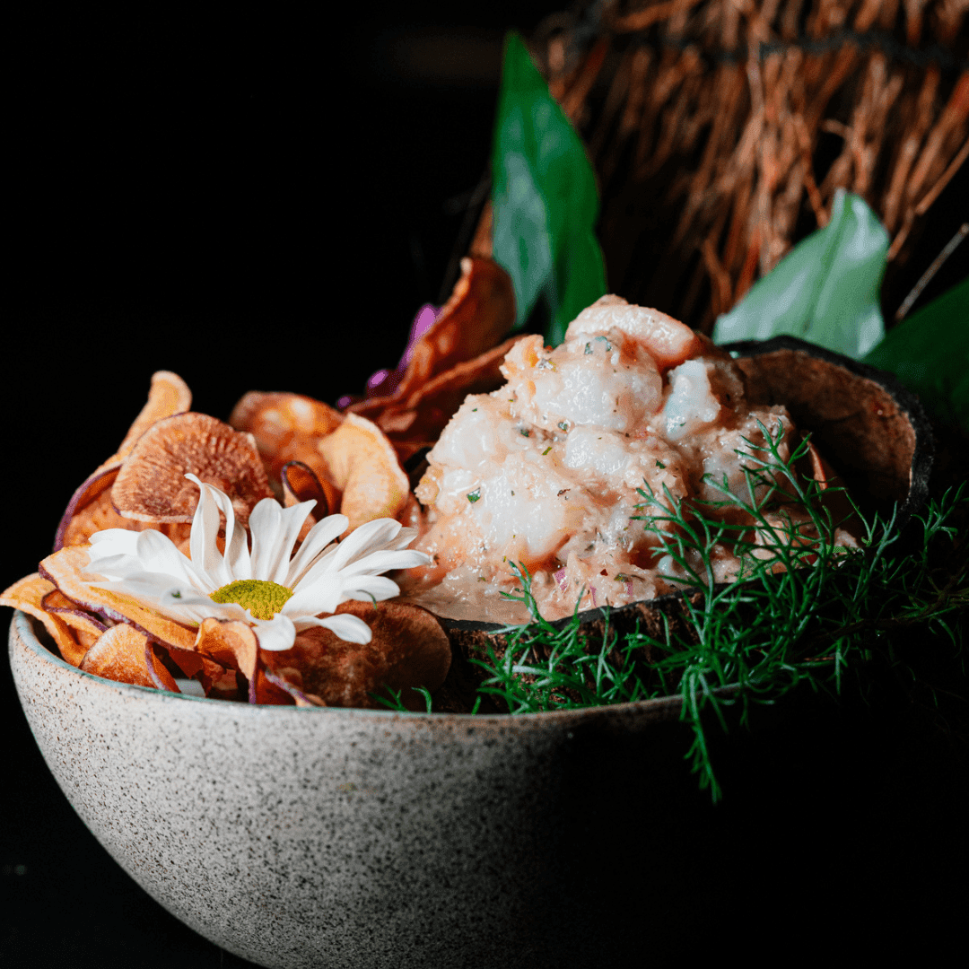 Ceviche Kapun — Salmão, Peixe Branco(Do Dia), Leite de Tigre, Côco e Abacaxi