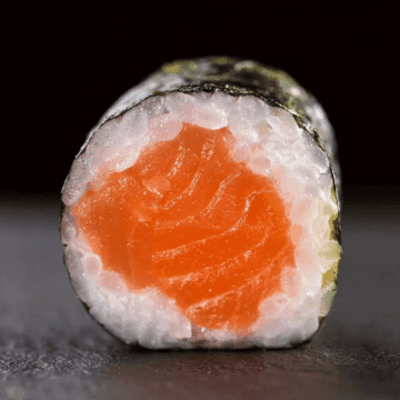 Hossomaki Shakemaki — Enrolado de Salmão, Arroz e Alga Nori