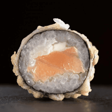 Hot Filadelfia — Sushi frito de enrolado por Alga Nori e Arroz, Salmão e Cream Cheese