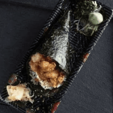 Temaki Ebi Chicarron — Alga, Arroz, Camarão e Salmão