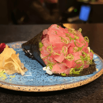 Temaki Maguro Negui — Alga, Arroz, Atum com Cebolinha Verde