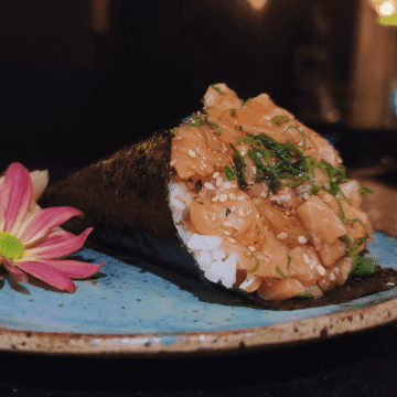 Temaki Shakenegui — Alga, Arroz, Salmão e Cebolinha Verde