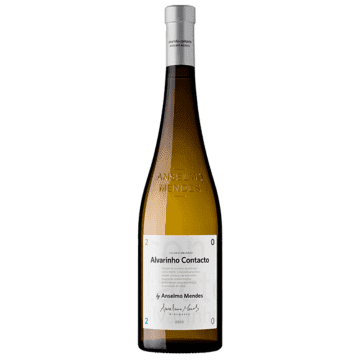 Alvarinho Contacto - Anselmo Mendes — Cor limão brilhante, reflexo esverdeado. Exibe frutado sutil, maduro, com  notas florais e marcante mineralidade. Estruturado e elegante, com acidez  vibrante, que prolonga o final cítrico.