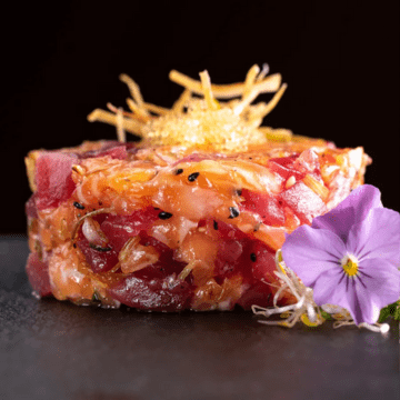 Tartar mix de peixes salmão atum hadock