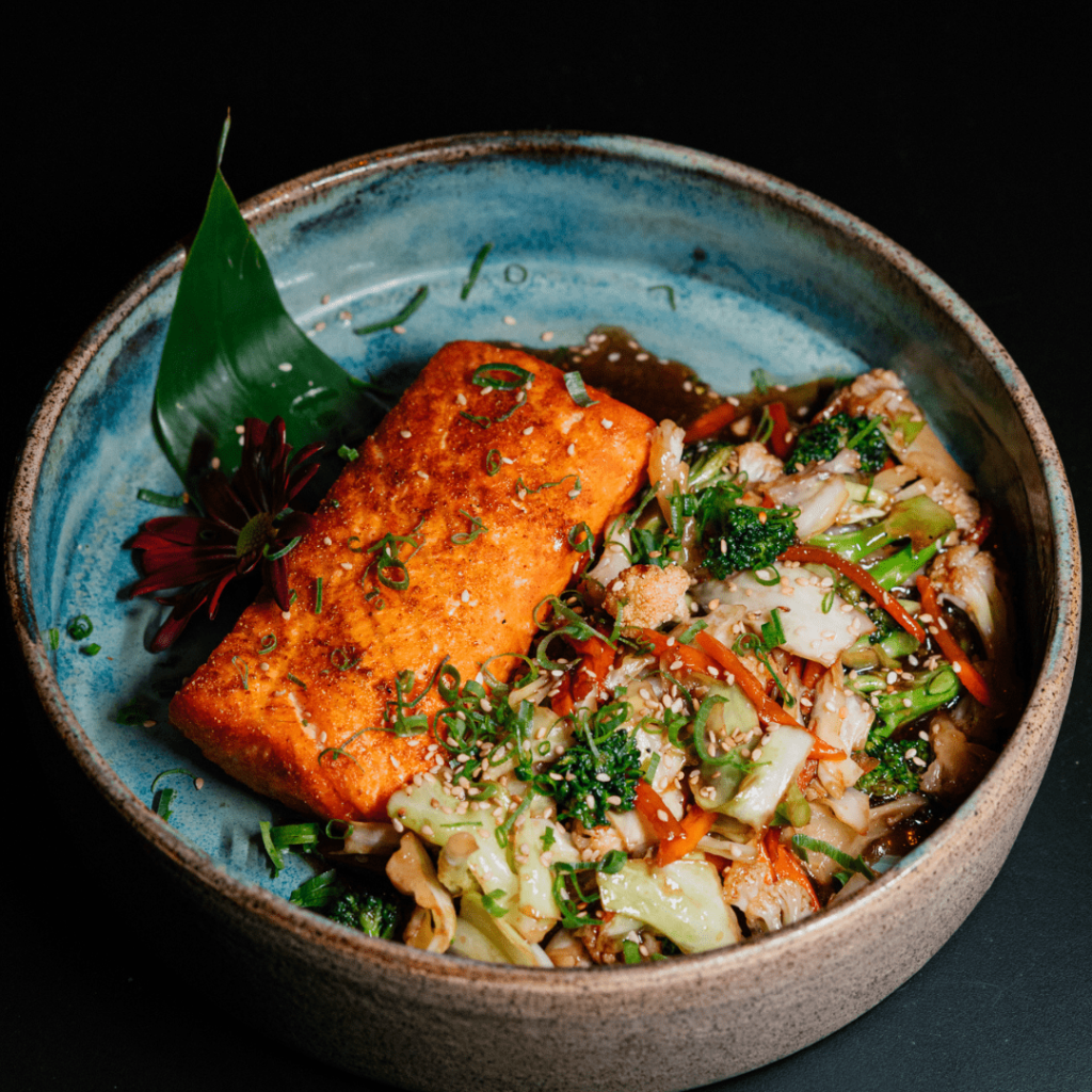 Teppan Yaki Salmão com Legumes Refogados
